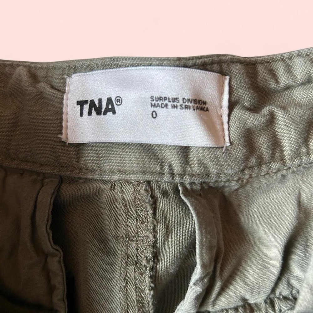 Aritzia TNA Supply Relaxed Cargo Pants in Utility Green- 26” waist ( 0 ) - Picture 6 of 11